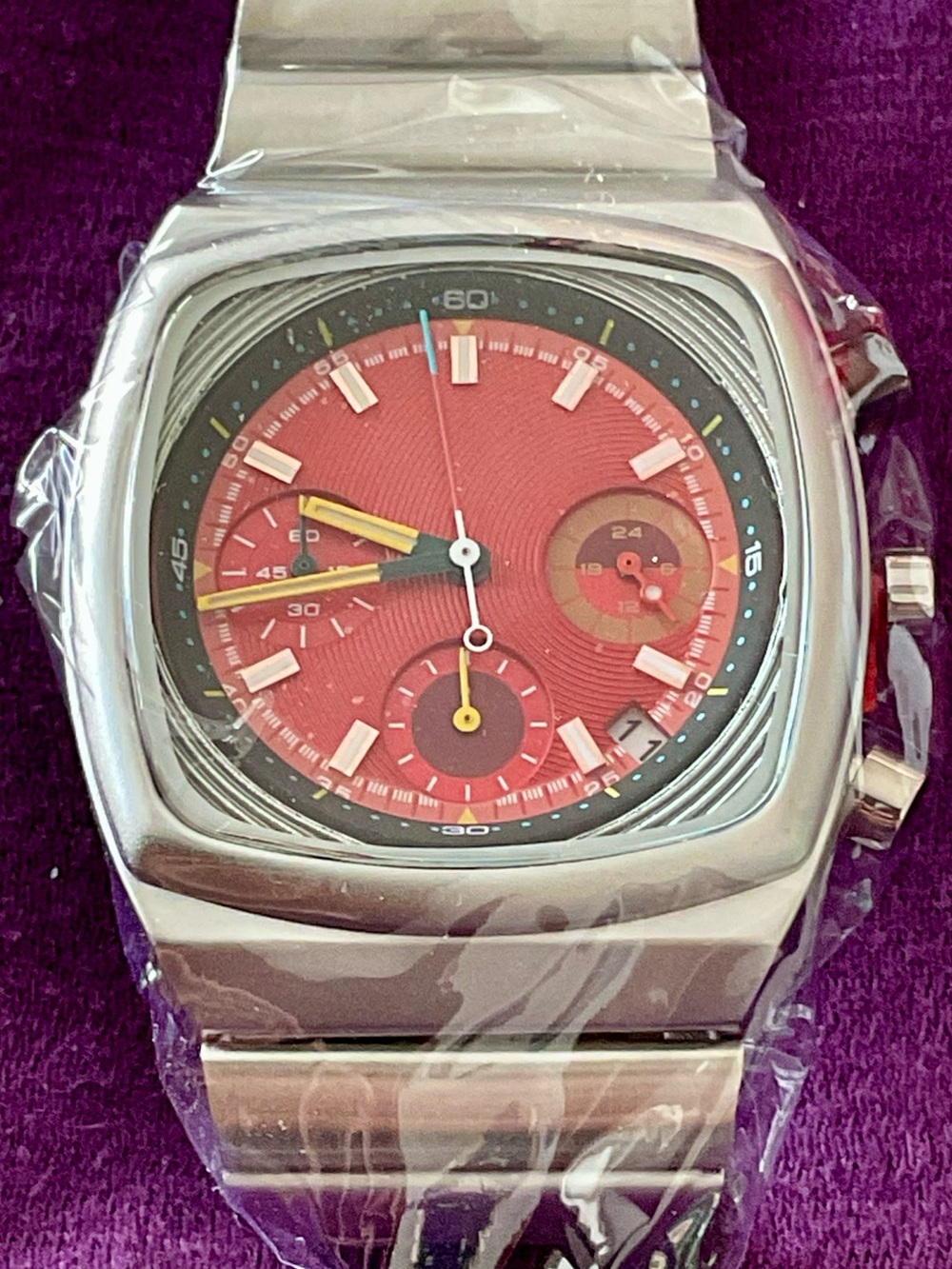 NIB Red Vintage Style Ciloa Chronograph In Plastic + Date + Box+ Manual